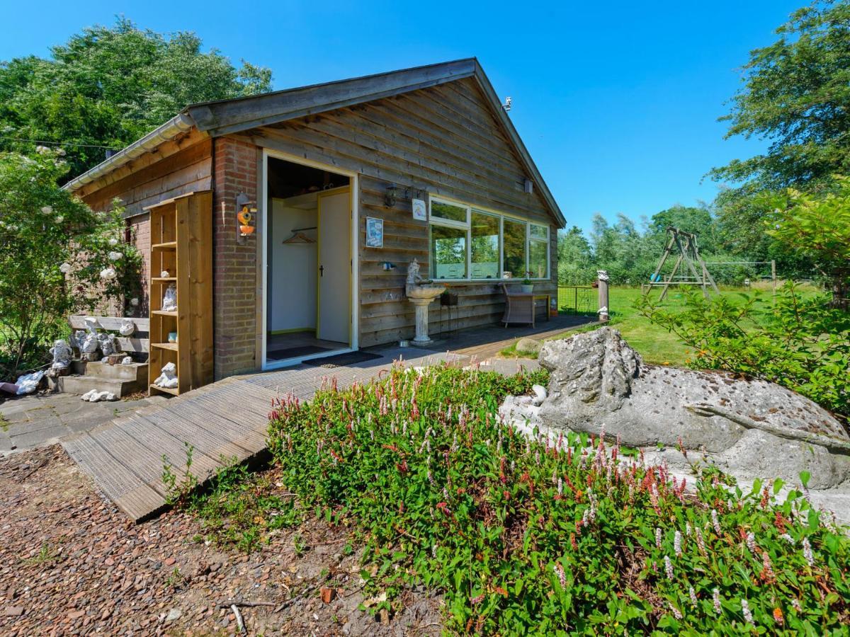 Enticing Holiday Home In Eastermar Near Burgumer Mar Lake Hoogzand Buitenkant foto