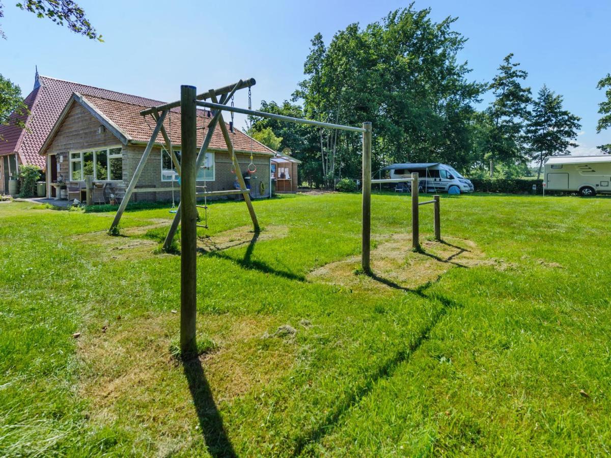 Enticing Holiday Home In Eastermar Near Burgumer Mar Lake Hoogzand Buitenkant foto