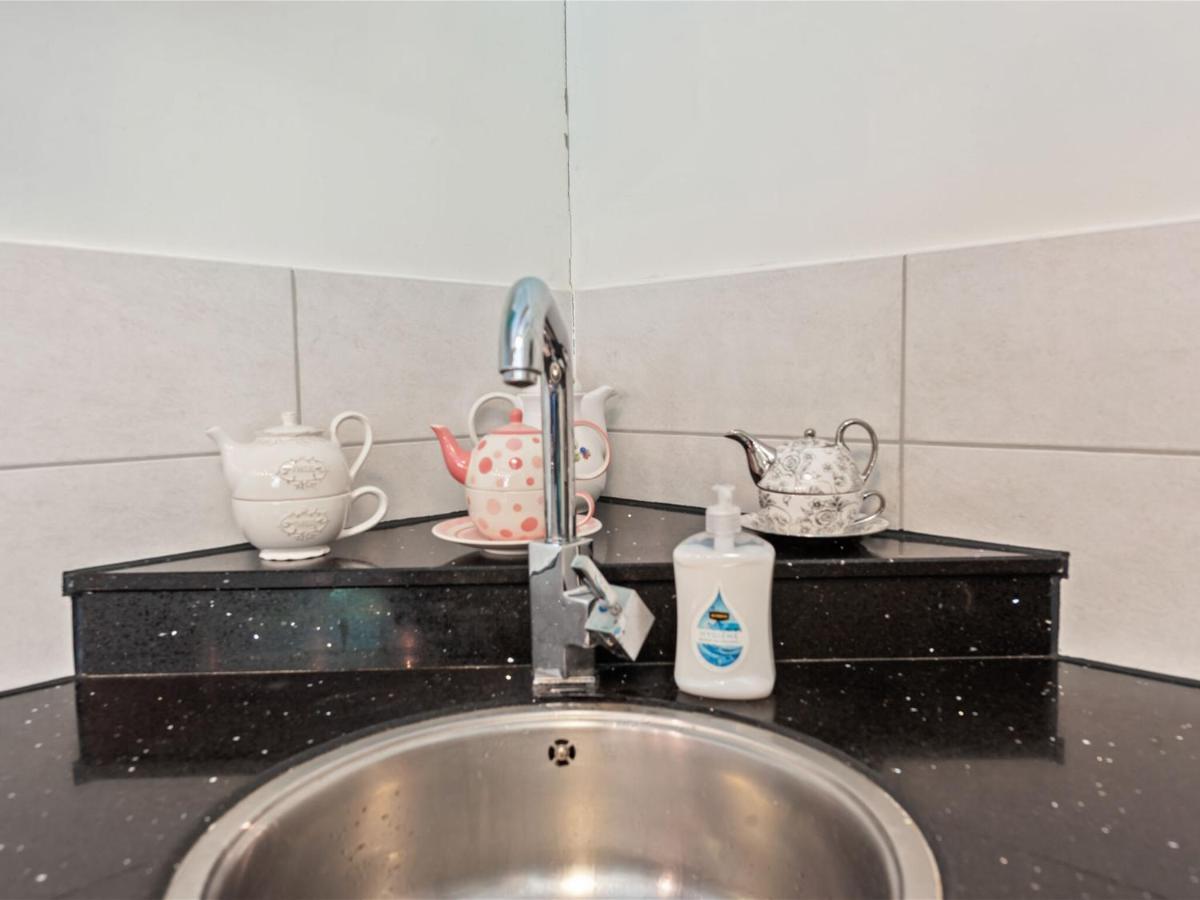 Enticing Holiday Home In Eastermar Near Burgumer Mar Lake Hoogzand Buitenkant foto
